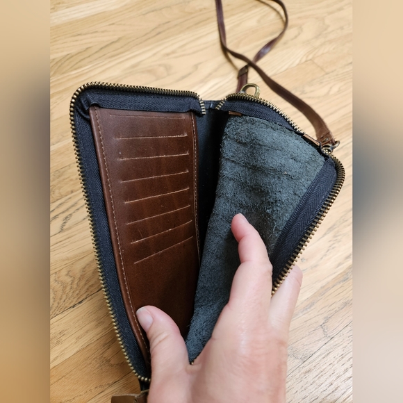 Clava Crossbody Wallet Purse - Picture 3 of 7